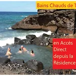 Bungalow de 2 chambres a Bouillante a 70 m de la plage avec vue sur la mer piscine partagee et jardin clos